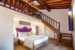 A bed or beds in a room at Residenza le Colline del Paradiso