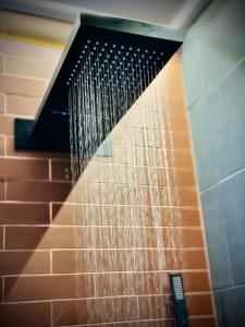 a shower with water coming out of it at Central Place to Stay in Reşiţa