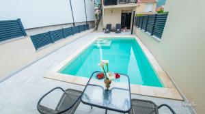 Piscina di Apartments Gallery M and A - with pool o nelle vicinanze