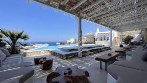 Bazén v ubytování Nomia Sunset Suites Mykonos nebo v jeho okolí