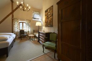 Postel nebo postele na pokoji v ubytování Schloss Englar