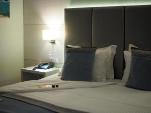 Cama ou camas em um quarto em THE ONE Grand Hotel da Póvoa - by MHMB Hospitality