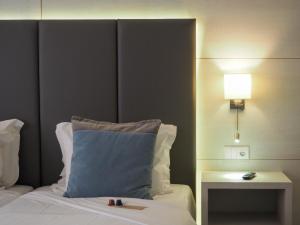 Cama ou camas em um quarto em THE ONE Grand Hotel da Póvoa - by MHMB Hospitality