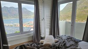 Gallery image of 10 on Flora Close in Hout Bay