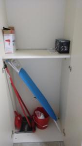 a shelf with a blue bat and other items on it at Viamediterraneo392 Casa Vacanze in Petacciato