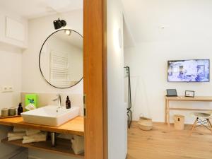 a bathroom with a sink and a mirror at Hotel Wilma in Frickenhausen