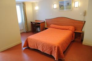 Gallery image of Hotel de Milan in Paris