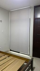 a large white wall in a room with a door at Edificio Casuarinas in Piura