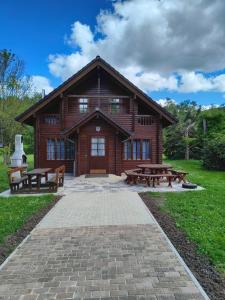 a log cabin with picnic tables in front of it at Holzhaus am Silbersee in Frielendorf