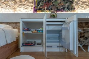 a bedroom with a bed with a white cabinet at el Nido 14 in Hospitalet de l'Infant