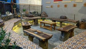 Posezení v ubytování MANOKUR - E- BASA HOTEl