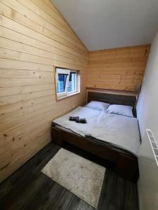 A bed or beds in a room at Brand new chalet inside beautiful nature