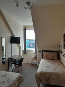 Katil atau katil-katil dalam bilik di Parkhill Guest House +23 gambar