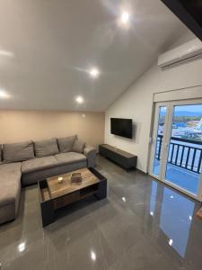a living room with a couch and a tv at Studio Apartmani Sladakovic in Kistanje