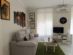 a living room with a couch and a table at Plaza Plateros in Jerez de la Frontera +6 photos