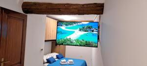 a room with a flat screen tv on a wall at Studio Arsenale 7 in Rovinj