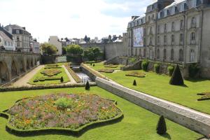 a garden in front of a large building at appartement au calme in Vannes +15 photos