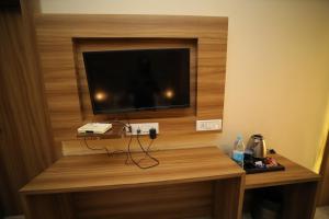 TV a/nebo společenská místnost v ubytování HOTEL DAMANIS