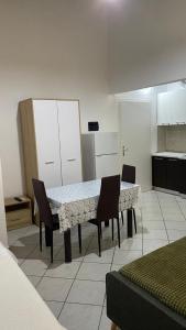 a kitchen with a table and chairs in a room at Residence Villa Bledi in Golem