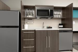 Home2 Suites By Hilton Abilene Southwest的厨房或小厨房