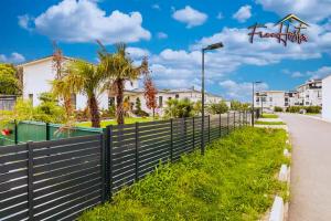 Gallery image of DisneyLand 13min - KingSize Bed - Private Parking - Terrace - Calm Village in Ferrières-en-Brie