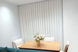 Ảnh trong thư viện ảnh của Tirana Road Blloku Area ở Tirana
