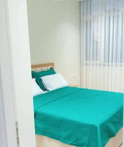Ảnh trong thư viện ảnh của Tirana Road Blloku Area ở Tirana