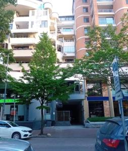 Ảnh trong thư viện ảnh của Tirana Road Blloku Area ở Tirana