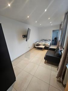 Postel nebo postele na pokoji v ubytování appartement ouvert sur une pièce