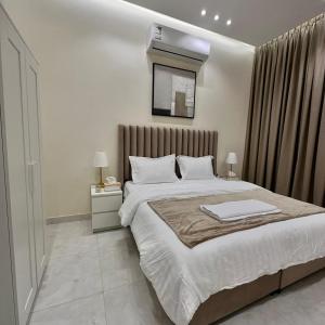 מיטה או מיטות בחדר ב-منتجعات رغيد الفندقية