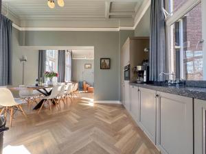 a kitchen and dining room with a table and chairs at Grote Weeshuis in Enkhuizen