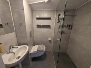 Baðherbergi á The Ísafjörður Inn by Ourhotels