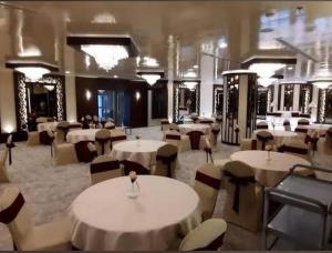 Restaurace v ubytování فندق الياس التميز