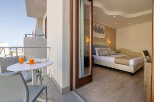 Postel nebo postele na pokoji v ubytování Hotel Soffio D'Estate