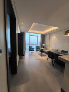 Cozy Stay tesisinde bir oturma alanı