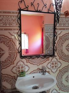 a bathroom with a sink and a mirror at Auberge Camping Garde of Eden LE LAC in Tinerhir