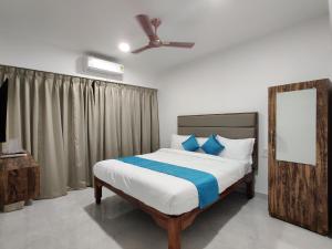 Postel nebo postele na pokoji v ubytování Hotel MJ Beach Resort Baga