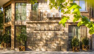 een stenen gebouw met potplanten ervoor bij Hidden Bank: Pearls in Plovdiv