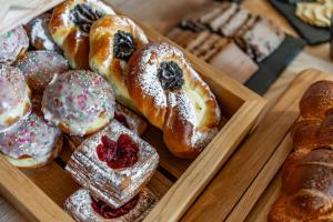 Jedlo v ubytovaní bed & breakfast alebo blízkom okolí