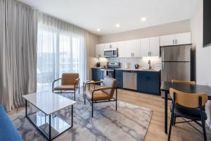 Cucina o angolo cottura di Motif Nashville's Hotel on Music Row