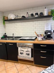 a kitchen with a stove and a sink at Sciusciu House in Naples