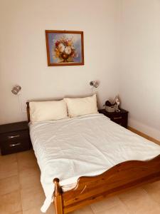 Llit o llits en una habitació de Dimitras Apartment