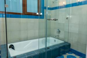 Un baño de Nokal Exclusive Stay