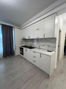 Kjøkken eller kjøkkenkrok på Luxury 2 bedroom Accomodation Radauti