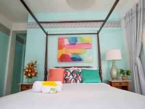 Ένα ή περισσότερα κρεβάτια σε δωμάτιο στο Sutton Place Hotel