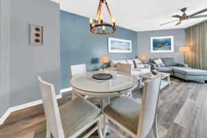 Palms of Destin, Gulf and pool views, Great amenities的休息区