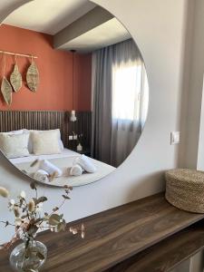 Postel nebo postele na pokoji v ubytování Αura Luxury Apartments