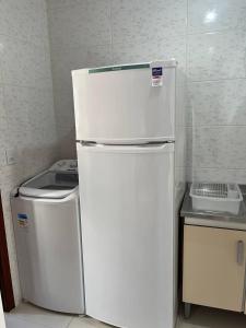 Kuchyň nebo kuchyňský kout v ubytování Apartamento Mari em Capão da Canoa RS