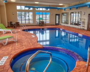 a pool in a hotel room with a swimming pool at Comfort Suites Plymouth near US-30 in Plymouth
