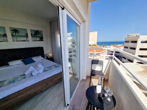 Postel nebo postele na pokoji v ubytování Kitieos Central Apartment With Sea View